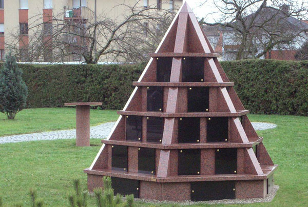 columbarium pyramide