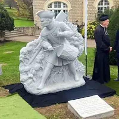 statue